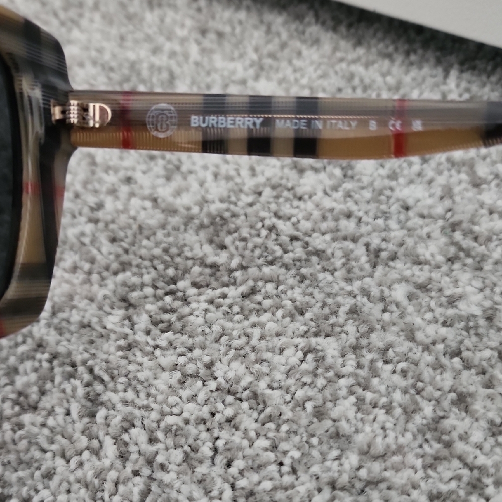 Plaid Cat-Eye Sunglasses- Burberry - Picture 3 of 9